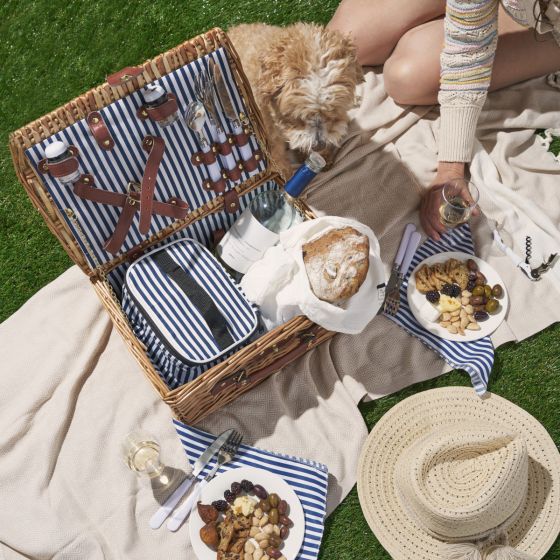 True Brands Newport Wicker Picnic Basket